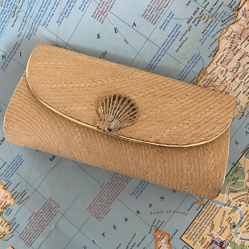 Charming vintage woven straw clutch